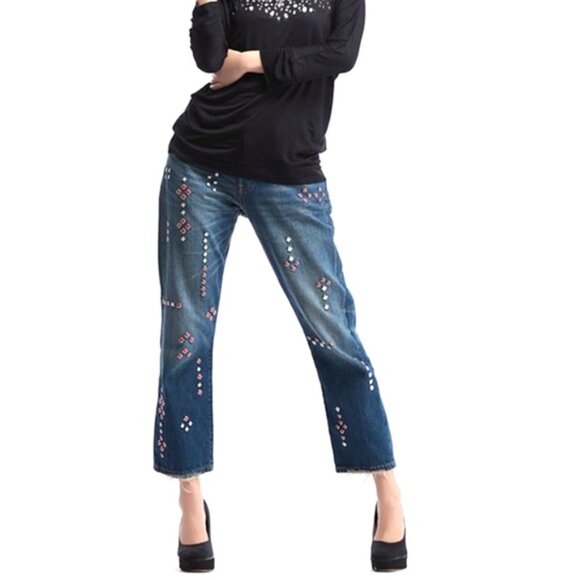 Levi’s 501 Cropped Straight Jeans with Red & White Enamel Studs 🎉host pick !🎉 - Picture 2 of 11